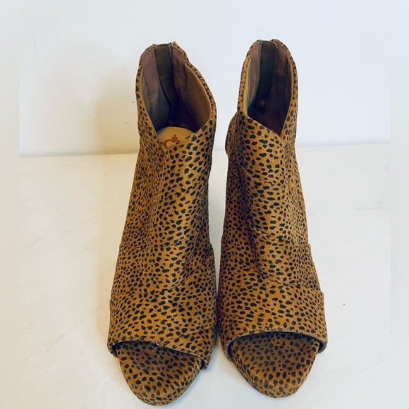 FERGALICIOUS Leopard Print Ankle Booties - Picture 11 of 12